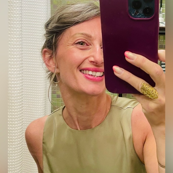 Meet your Posher, Amanda - Picture 2 of 12